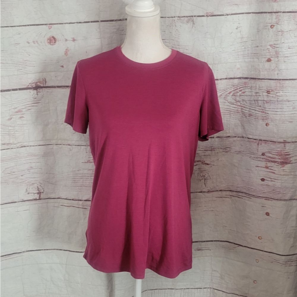 Kit and Ace Shortsleeve T-Shirt Size Medium